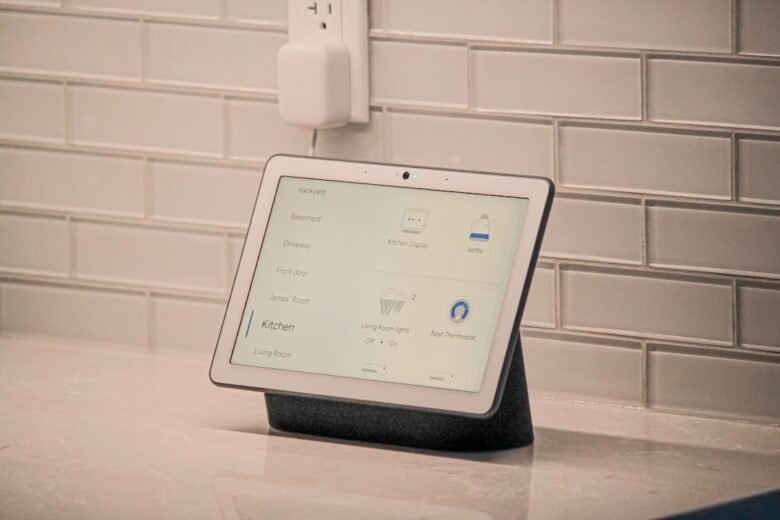 Google Nest Hub Max smart display in a home. Photo by James Yarema on Unsplash.