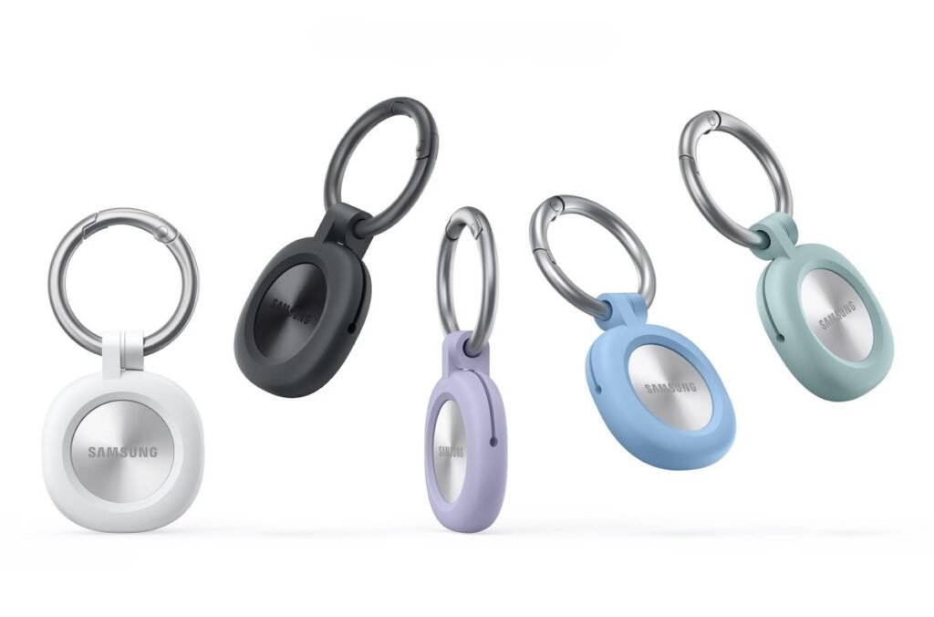 Samsung Galaxy SmartTag 3 trackers in white, black, purple, blue and green protective cases. Image: Samsung.