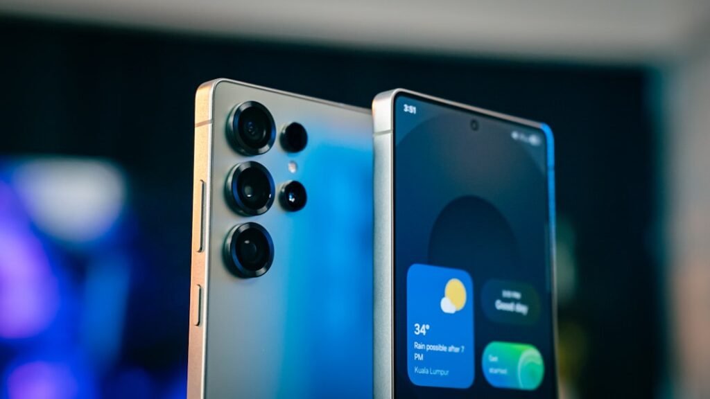 Samsung Galaxy S25 Ultra smartphone representing the One UI 9 Galaxy software rollout