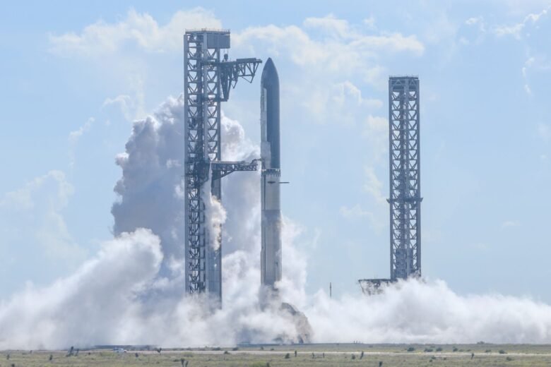 SpaceX Starship Flight 14 on the launch pad at Starbase, Texas