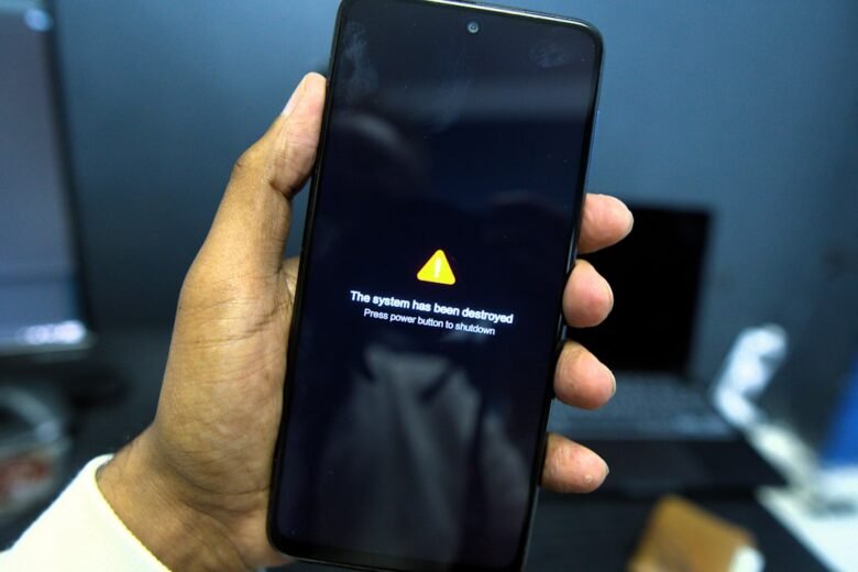 Smartphone representing checks to make before buying a used phone